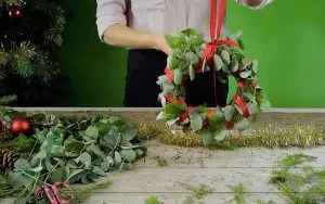 Så gör du en enkel och snabb julkrans