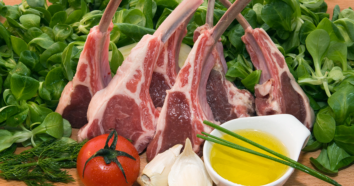 Veckans recept: Grillade lammracks. H&auml;r ser vi ett par av de ingredienser som anv&auml;nds till receptet.