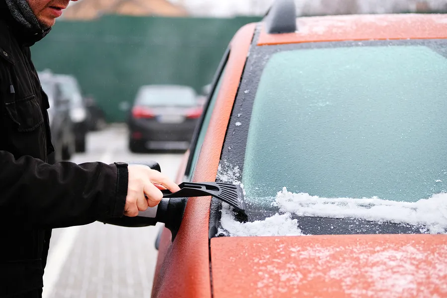 Slipp skrapa bilen i vinter