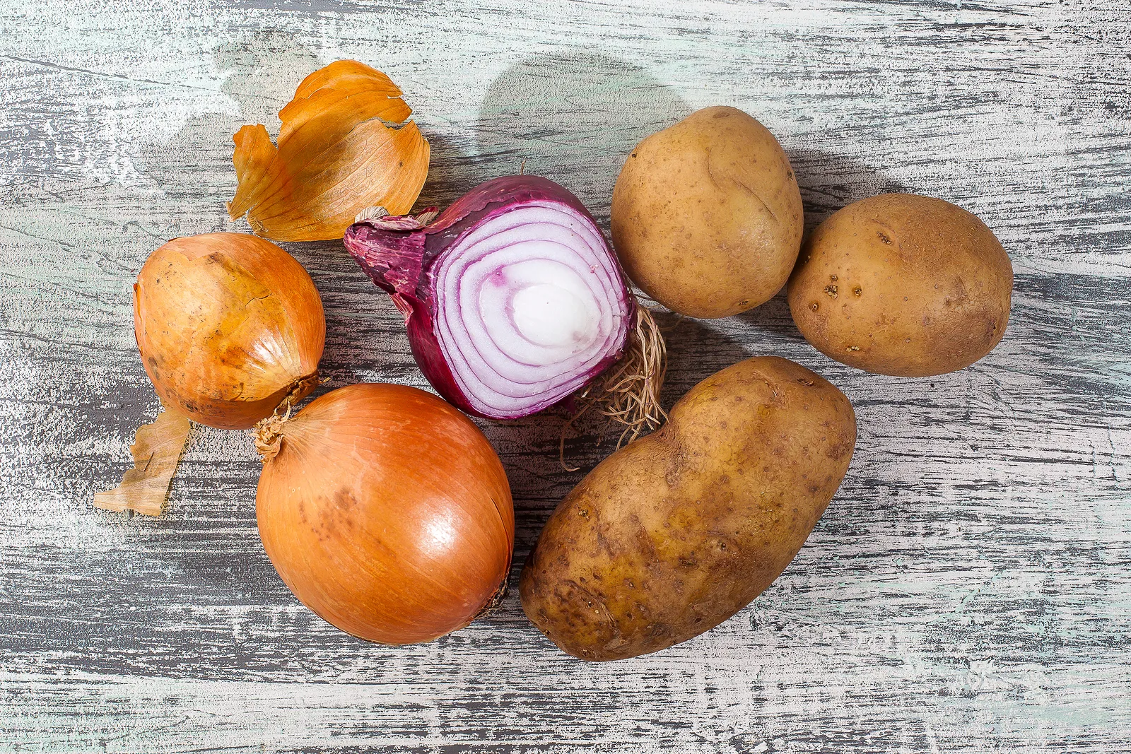 Förvara aldrig lök och potatis tillsammans!