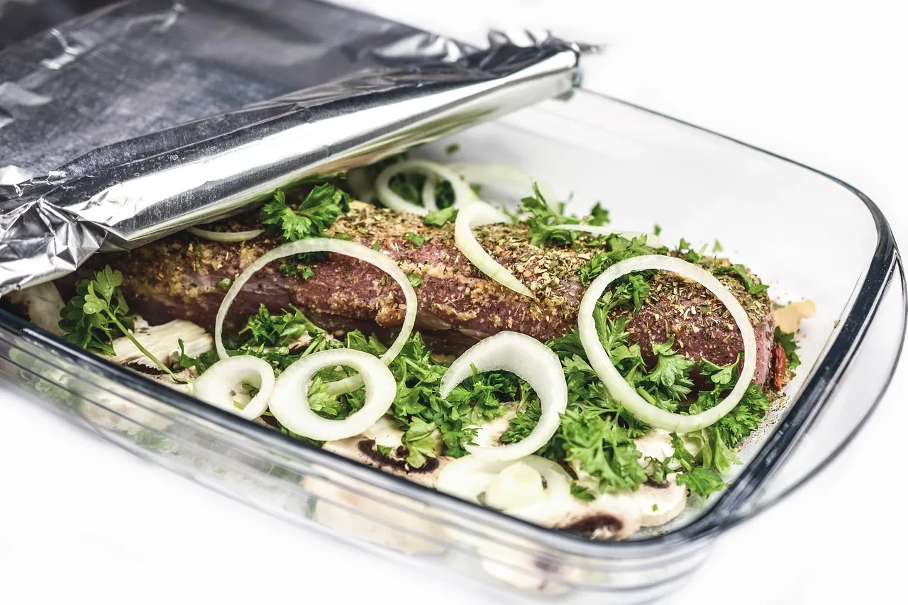 Täck aldrig matresterna med aluminiumfolie