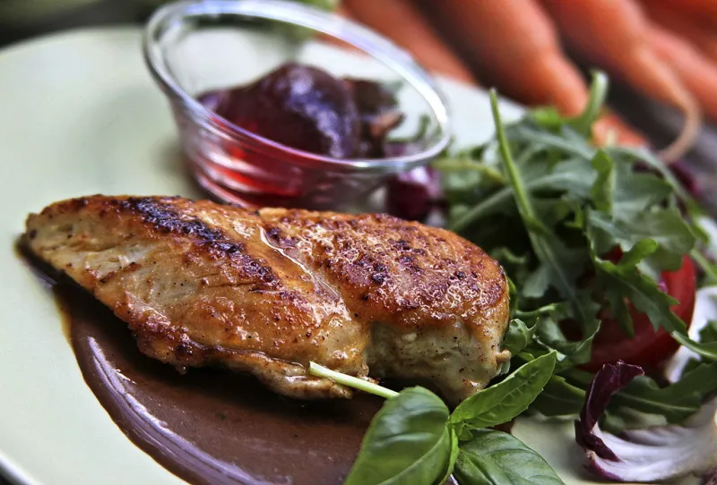 Veckans recept - Saftig kyckling med basilikasås